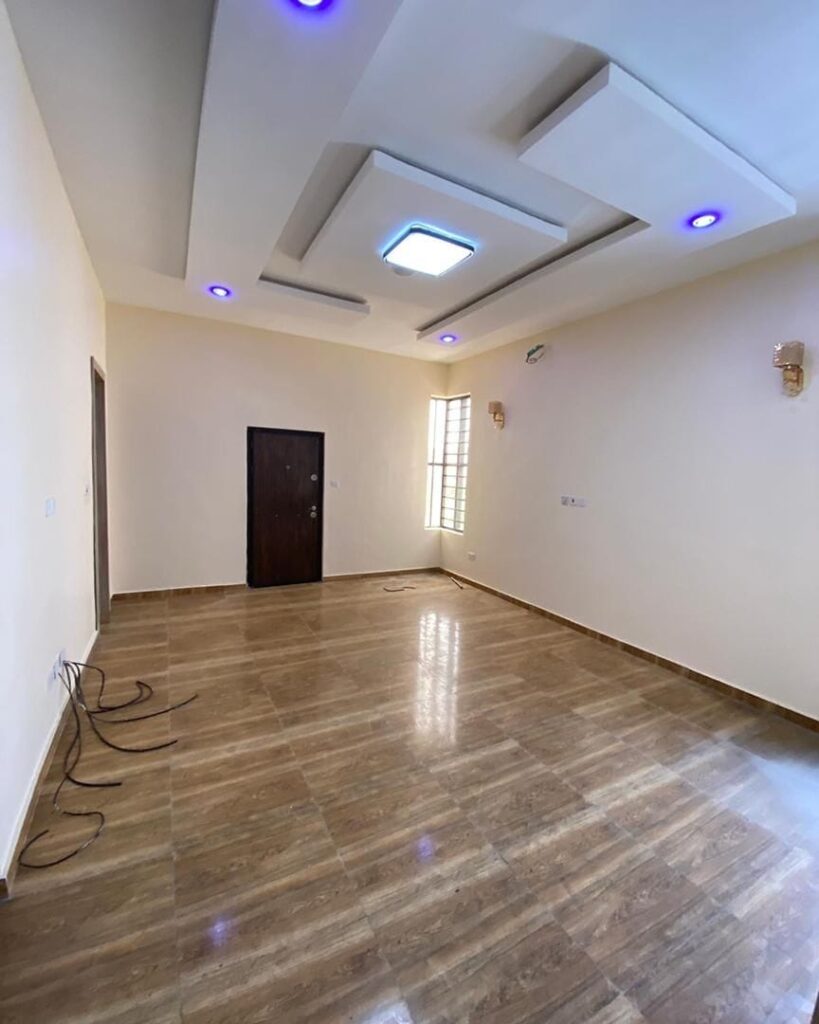 5 Bedroom Detached Duplex With BQ And 20KVa Mikano Generator (1)