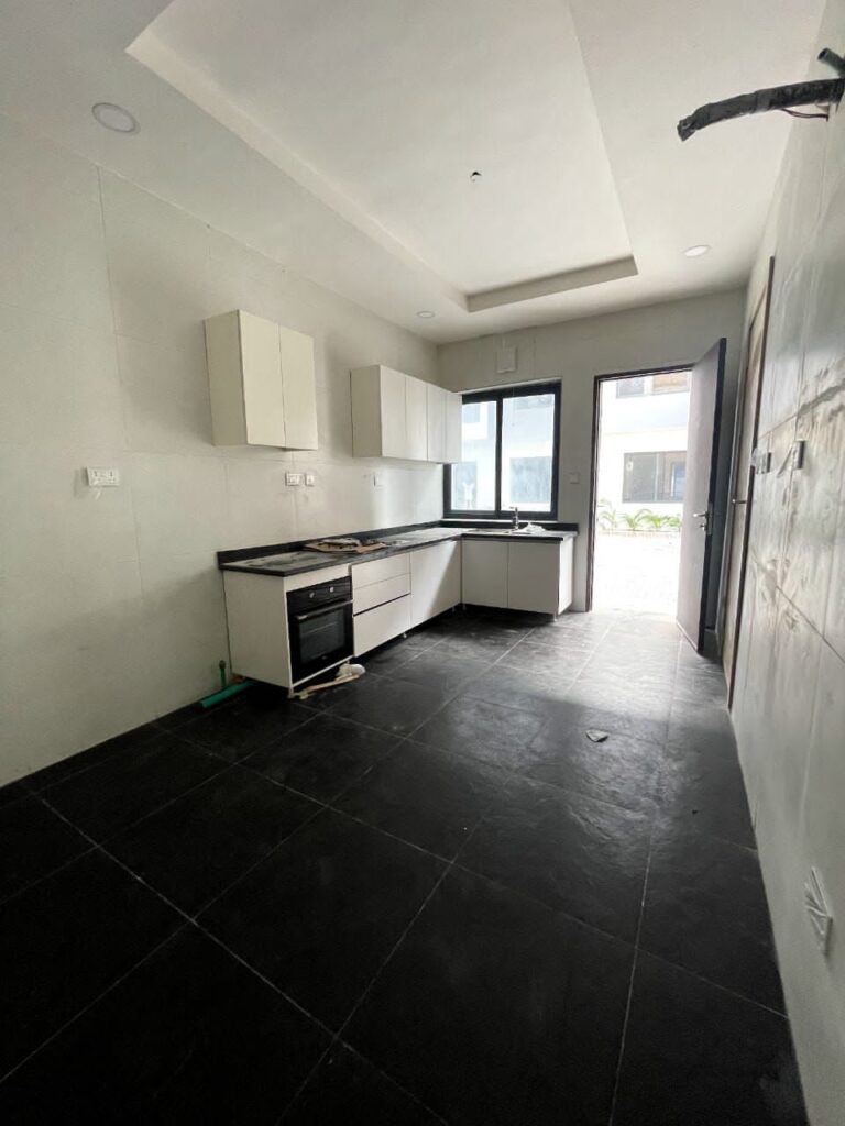 4 Bedroom Terrace Duplex with Boy's Quarters Terrace Duplex with Boy's Quarters (12)